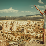 ciudades-subterraneas-de-capadocia-mujer-exploradora