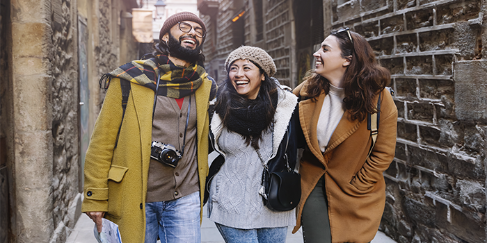 que-hacer-en-gotemburgo-suecia-grupo-de-amigos-turistas-sonriendo