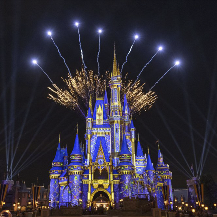 magic-kingdom-orlando-fuegos-artificiales-en-el-castillo-disney